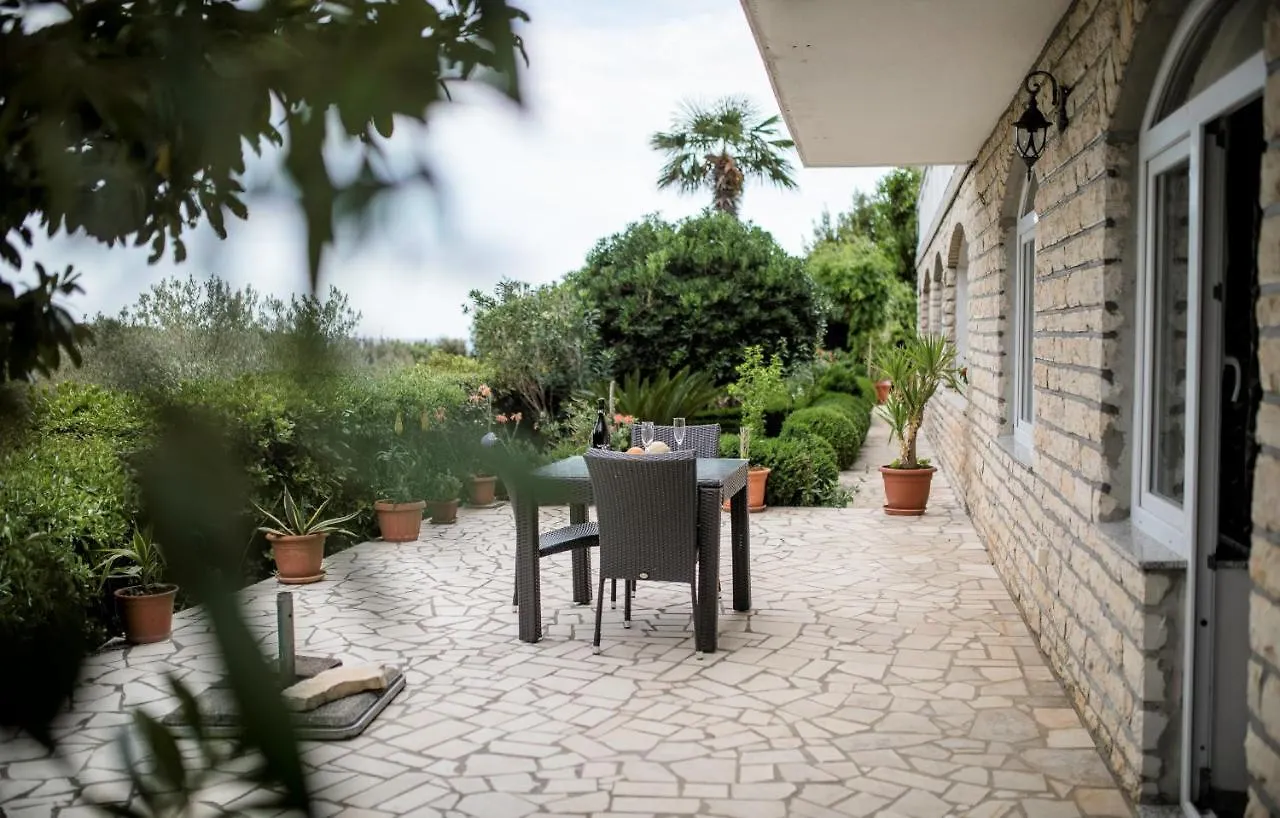 Apartments Anica Kampor